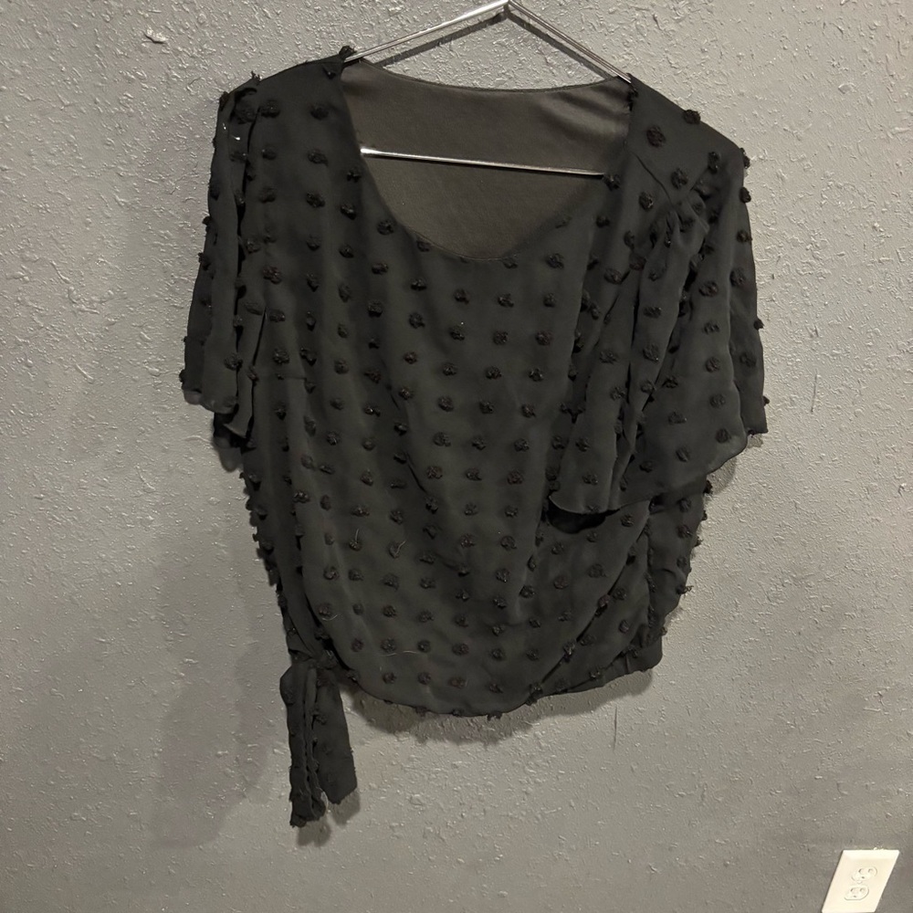 Women’s Droimp Black Textured Tie-Hem Blouse